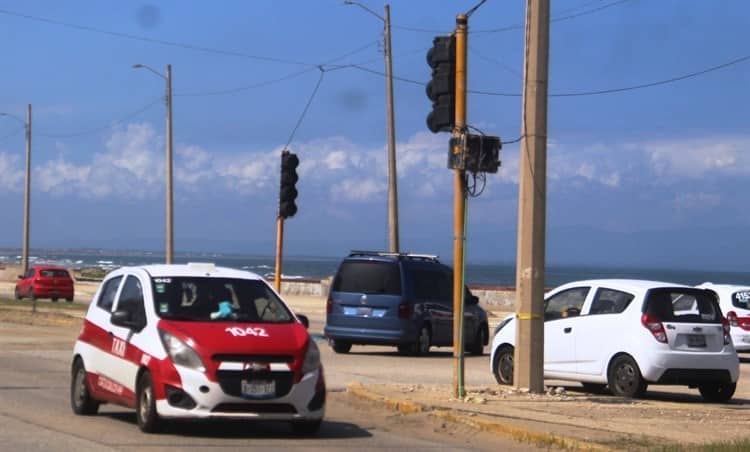  Hay más de 20 semáforos descompuestos en Coatzacoalcos