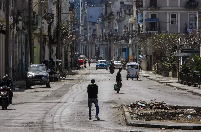  Cuba comunica a las aerolíneas que en 24 horas se queda sin combustible para aviones