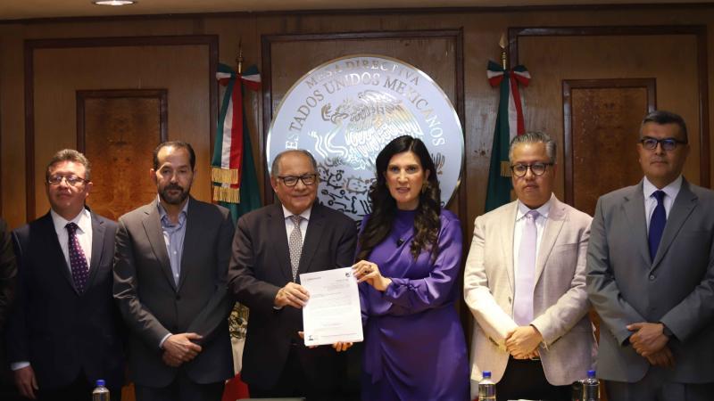  Cámara de Diputados recibe iniciativa de reforma electoral de Sheinbaum © 2025 Imagen – Excélsior. Todos los derechos reservados. El contenido de este sitio y de la edición impresa está protegido por la Ley Federal del Derecho de Autor. Prohibida la reproducción total o parcial sin autorización previa y por escrito. El material de terceros conserva sus propios derechos.